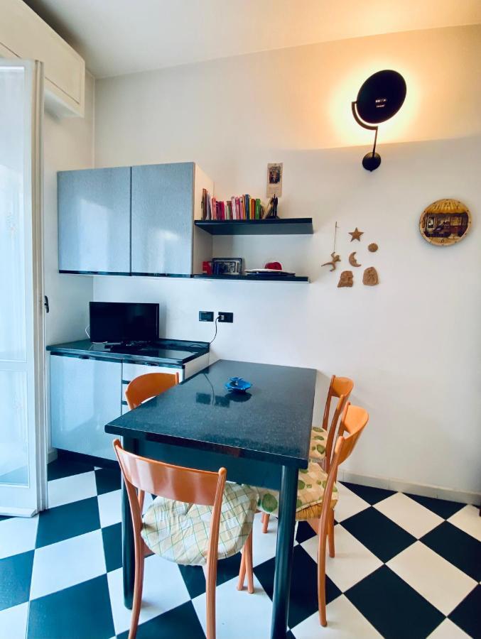 Hostdomus - Bilocale Sul Borgo Finale Ligure Exterior foto